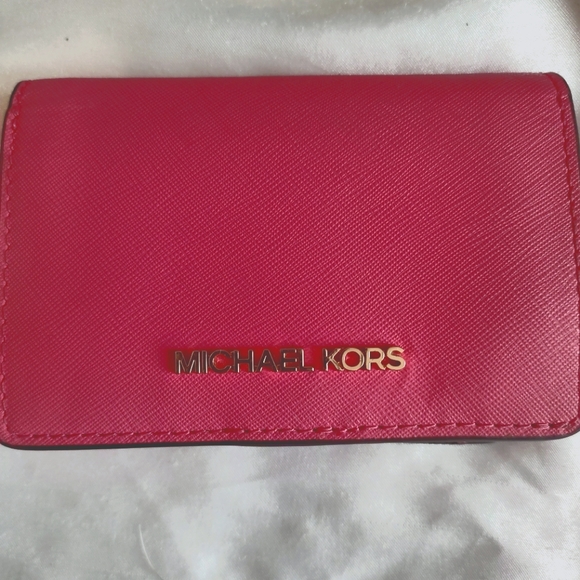 Micheal kors wallet pink smaller wallet - Picture 1 of 3